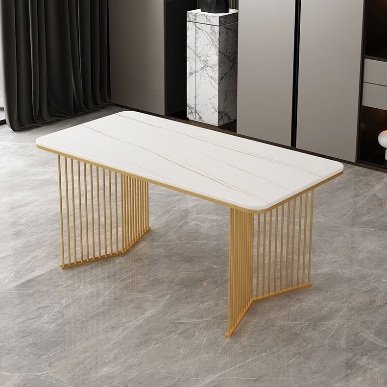 Steen eettafel traditionele luxe tafel met slee -basis in goud