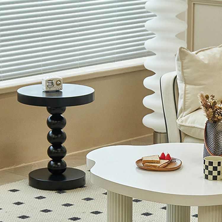 Traditional Round Wooden End Table 15.74" Wide Pedestal Side Table