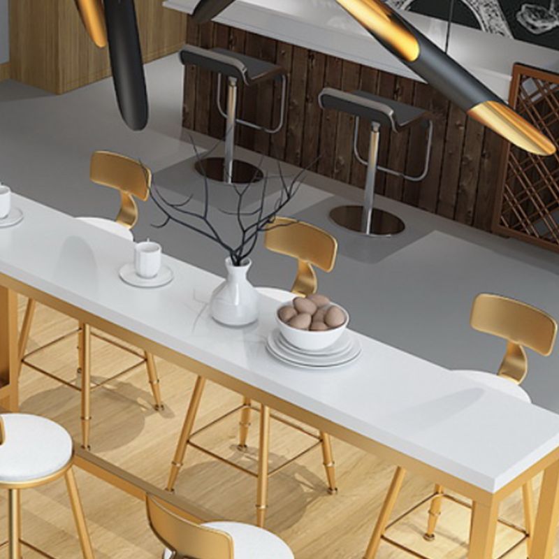 Tavolo da banco di altezza della barra da barra interno.