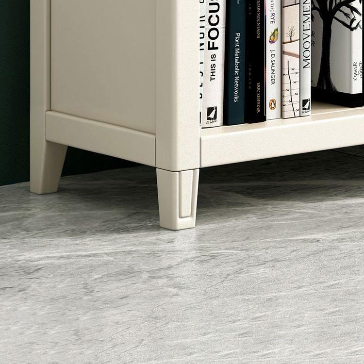 Scandinave fermé à l'arrière standard bibliothèque en bois en blanc