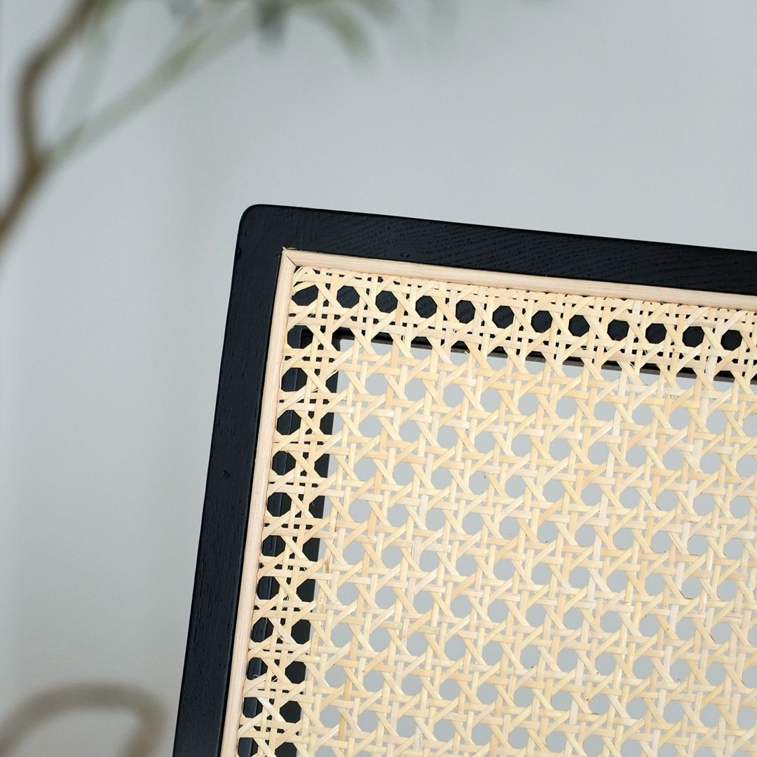 Modern Simple Arm Chair Solid Wood Base Dining Chair for Home Use