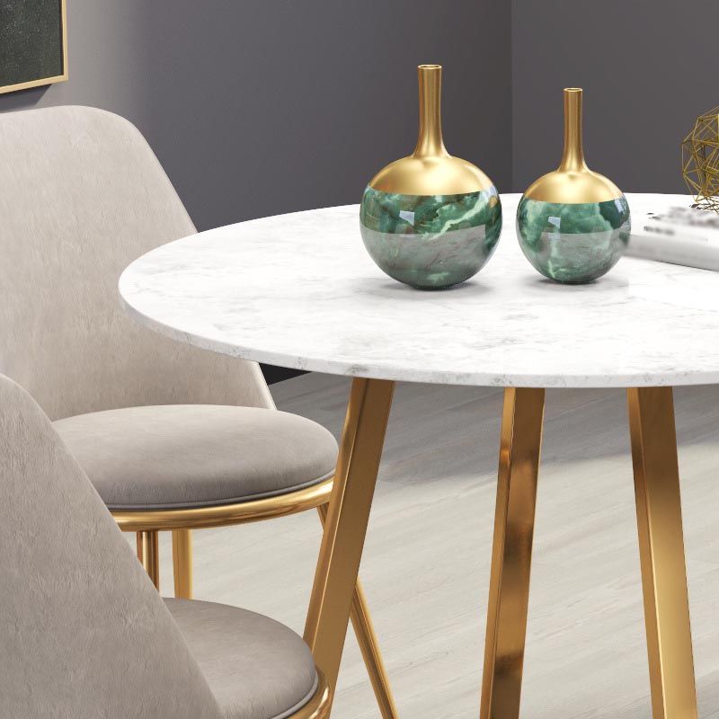 Tavolo da cucina rotondo con piano in pietra stile Glam Tavolo da pranzo con base dorata in bianco