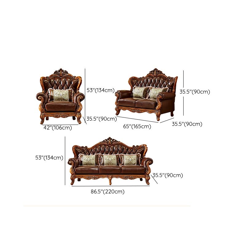 Sofá de brazo acampanado con asiento dividido tradicional con mechones adornados con almohadas en marrón