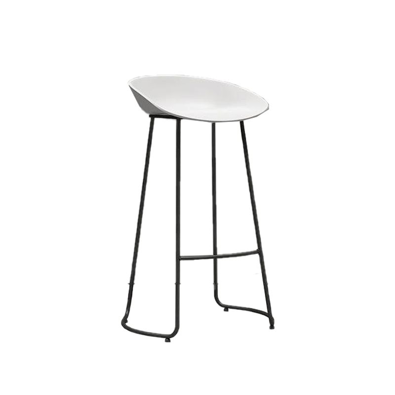 Taburete de bar de metal de estilo moderno, taburete de plástico con respaldo bajo para restaurante
