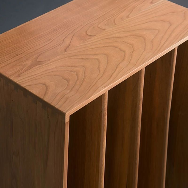 Bibliothèque en bois massif moderne à l'arrière fermé avec étagères