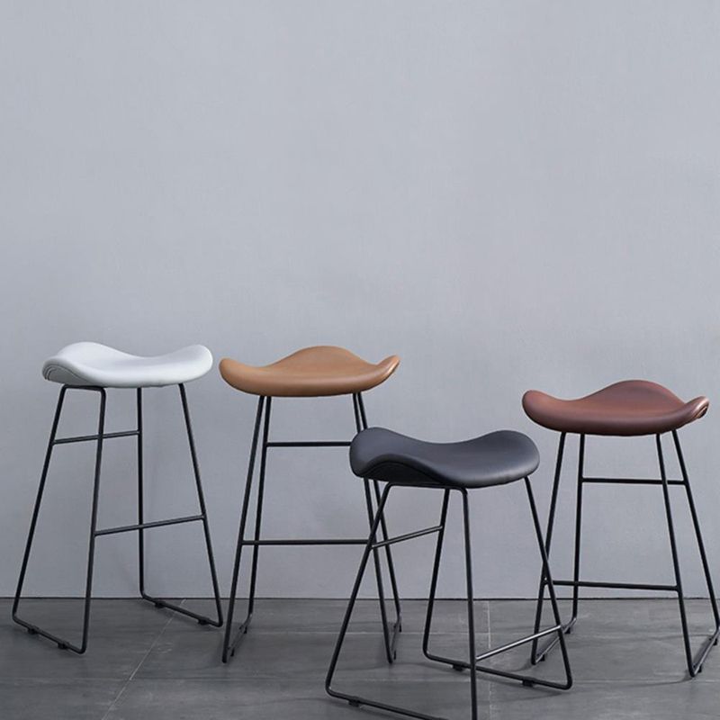 Sgabello da bar moderno in vetro in finto braccio con sgabello da banco in metallo