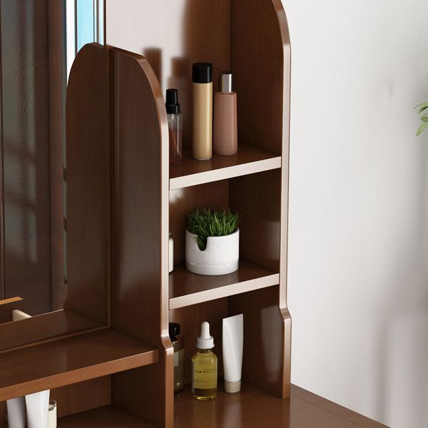 Tradition de coiffeuse de la maison de maquillage de maquillage avec miroir