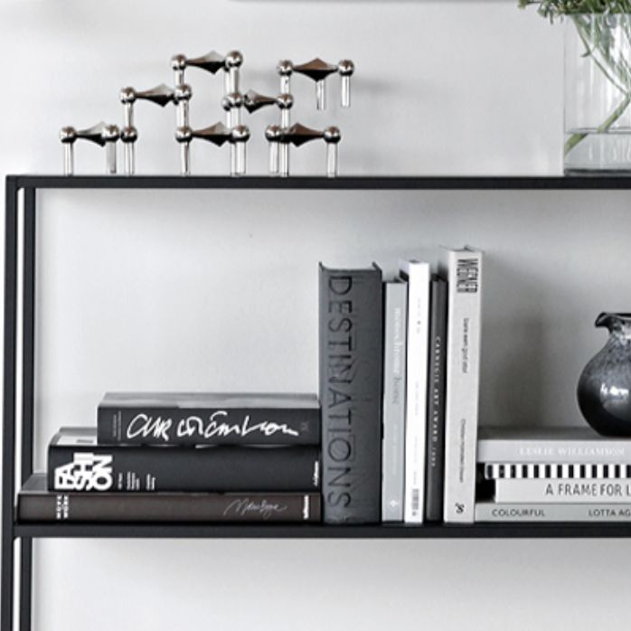 Tavolo console contemporanea di ferro con base di slitta per la base di accento Hall