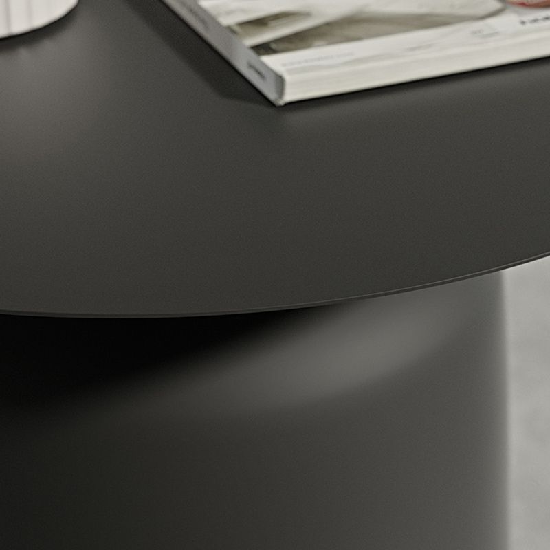 Pedestal Design Cocktail Table White/black Iron Round Coffee Table Clearhalo 'Coffee & Accent Tables' 'Coffee Tables' 'coffee_tables' 'furn' 'furn_coffee_tables' 'Furniture' 'furniture_coffee_tables' 'Living Room Furniture' 1200x1200_97184625-dea9-4aca-b63c-b173421b7721