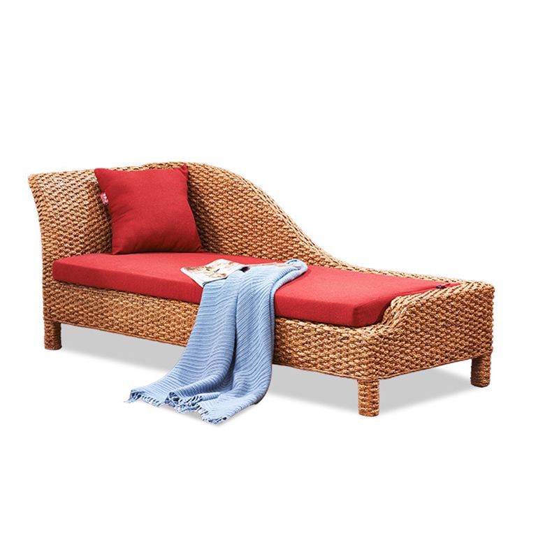 Sillón Chaise Lounge de ratán Chaise tapizado con un brazo