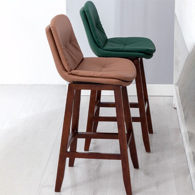 Pignes en bois massif contemporain tabourets de comptoir en faux cuir avec repose-pieds