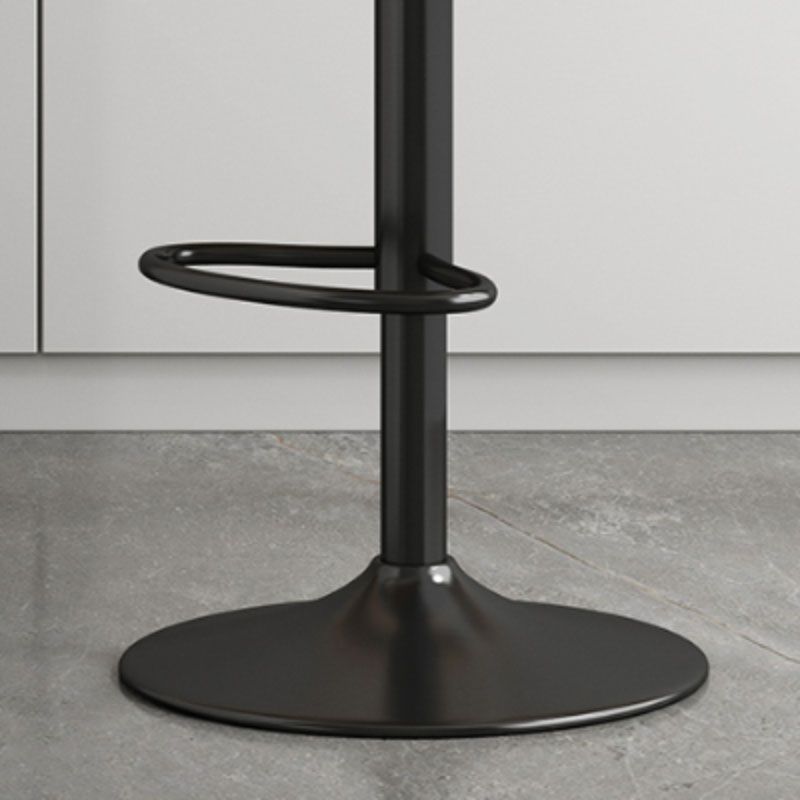 Tabourets de bar en faux cuir de style glam