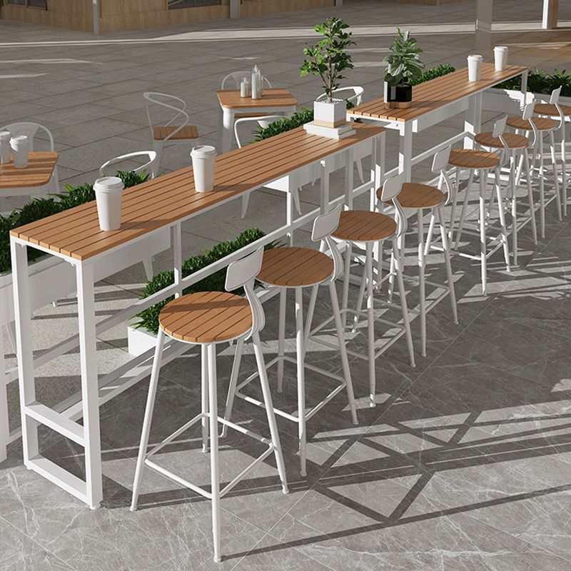 Table industrielle à hauteur de bar avec table rectangulaire à base blanche pour patio