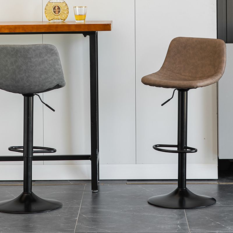 Contemporary Leather Swivel Barstool Indoor Bar Stool with Metal Base and Low Back Clearhalo 'Bar Furniture' 'Bar Stools' 'bar_stools' 'furn' 'furn_bar_stools' 'Furniture' 'furniture_bar_stools' 'Kitchen & Dining Furniture' 1200x1200_980d8739-aaf6-41e6-bc7f-e69474387105