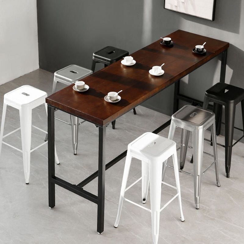 Tavolo con piano in legno Tavolo da pub bistrot in stile industriale con base nera