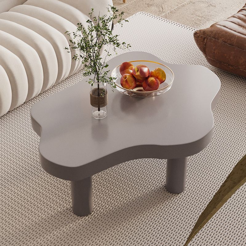 Table basse simple en bois massif, table basse à 3 pieds de forme libre