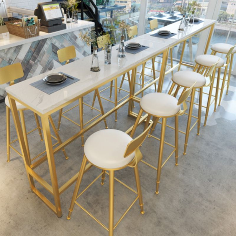 Tavolo da pranzo a barre di pietra glam rettangolo bar con cavalletto per il balcone del negozio di tè al latte