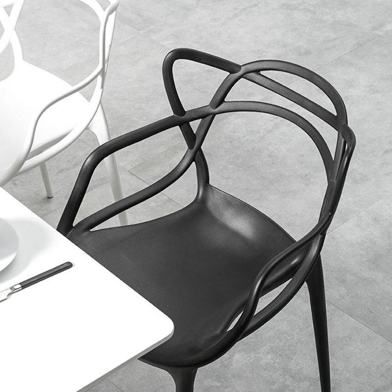 Chaise sans bras de style contemporain Plastique ouverte à l'arrière pour salle à manger