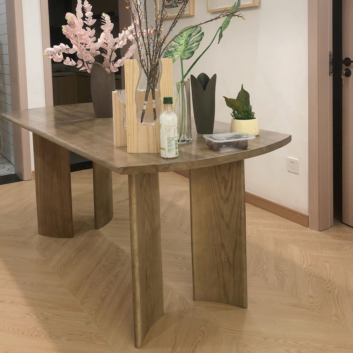 Solid Wood 4 Legs Modern Table Rectangle Fixed Dinette Table Clearhalo ' dining_table' 'Dining Tables & Seating' 'Dining Tables' 'furn' 'furn_dining_table' 'Furniture' 'furniture_dining_table' 'Kitchen & Dining Furniture' 'kitchen&dining_furn' 'kitchen' 'kitchen_dining_table' 1200x1200_99549af9-458c-4782-a2ac-9b1d064ce837