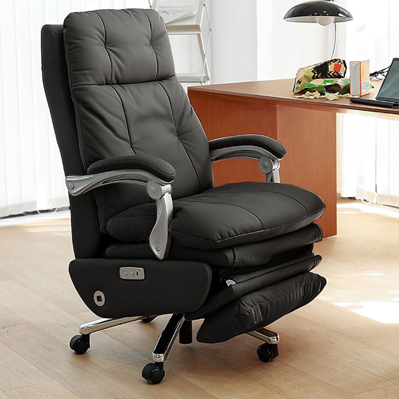 Sedia da ufficio a ruote regolabili in altezza contemporanea.