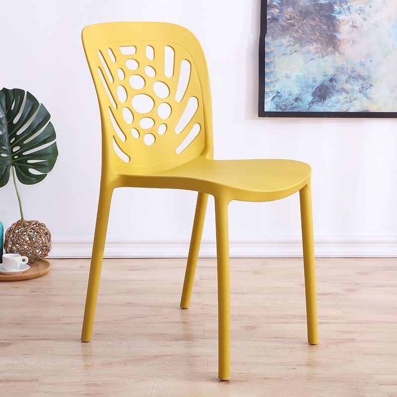 Moderne stijl zijstoel Plastic stapelbare eetkamerstoel voor eetkamer