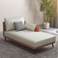 Chaise longue moderna con braccioli incassati e un bracciolo in ecopelle