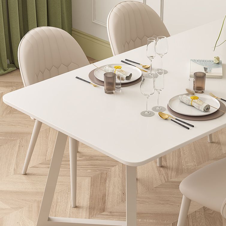 白い椅子付きの現代の焼結のトップメタルベースダイニングテーブル