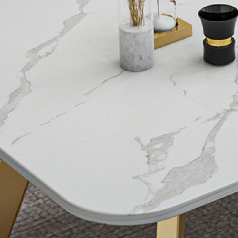 Table basse de base en fer glam avec une table de cocktail en pierre rectangulaire