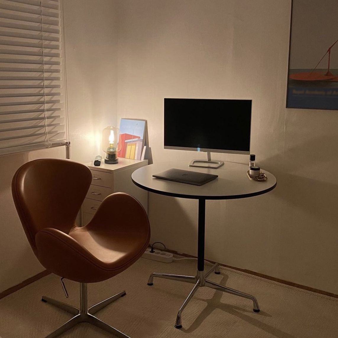 Metal Contemporary Round Dining Table Manufactured Wood Dining Table with Pedestal Clearhalo ' dining_table' 'Dining Tables & Seating' 'Dining Tables' 'Furniture' 'furniture_dining_table' 'Kitchen & Dining Furniture' 'kitchen&dining_furn' 'kitchen' 'kitchen_dining_table' 1200x1200_9a78d00a-2981-48ad-a58a-31eb78a95728