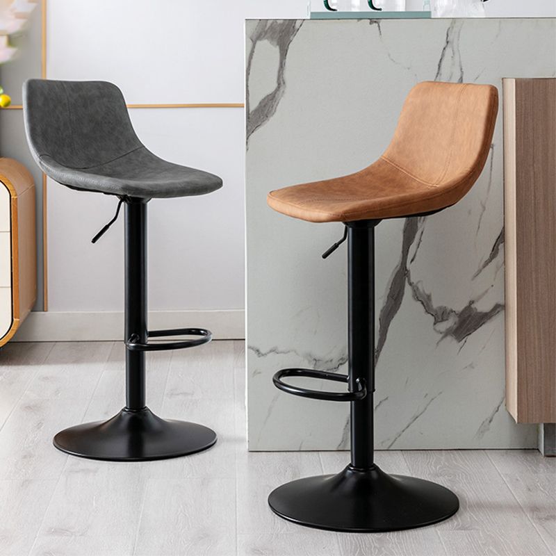 Industrial Bar and Counter Stool Low Back Stool with Pedestal Base in Black Clearhalo 'Bar Furniture' 'Bar Stools' 'bar_stools' 'furn' 'furn_bar_stools' 'Furniture' 'furniture_bar_stools' 'Kitchen & Dining Furniture' 1200x1200_9a927309-3837-4dce-a0b2-9f22cb433d4c