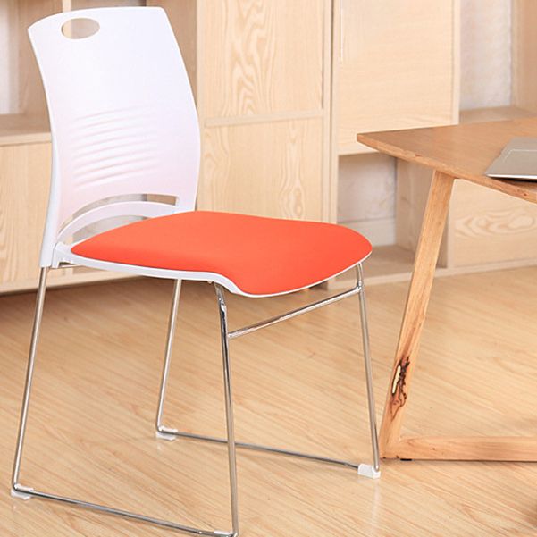 Pas de chaise de bureau moderne de roues chaise de bureau rembourrée sans bras