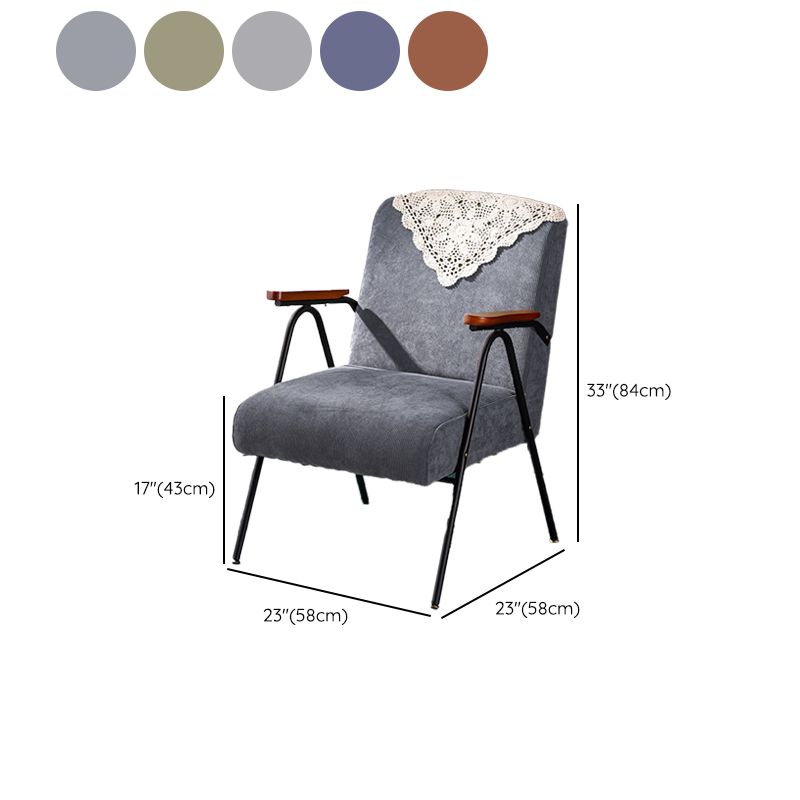 Poltrona di accento moderno di metà secolo in velluto a coste e metallo