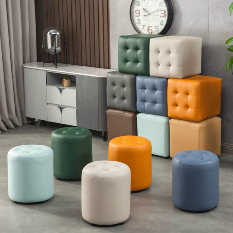 Pouf puro de color verde oscuro de color rojo de cuero redondo