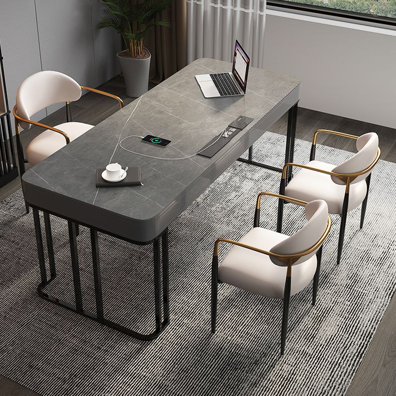 Donkere taupe en zwarte bureausteensteen en roestvrijstalen schrijfbureau met 2 laden