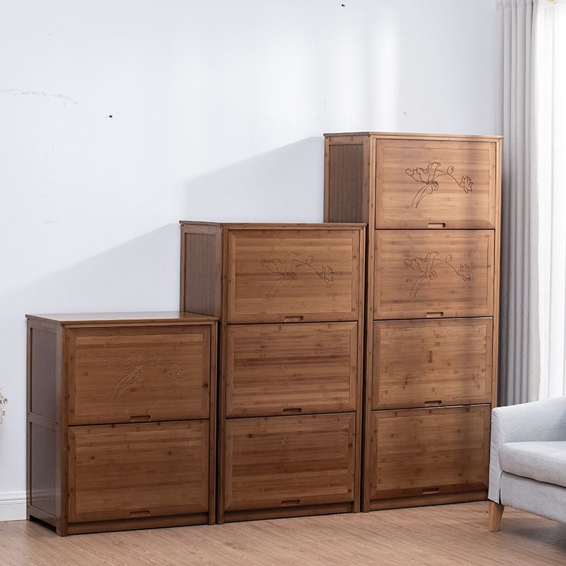 Cabinet d'accent brun moderne du milieu du siècle avec portes en bois massif