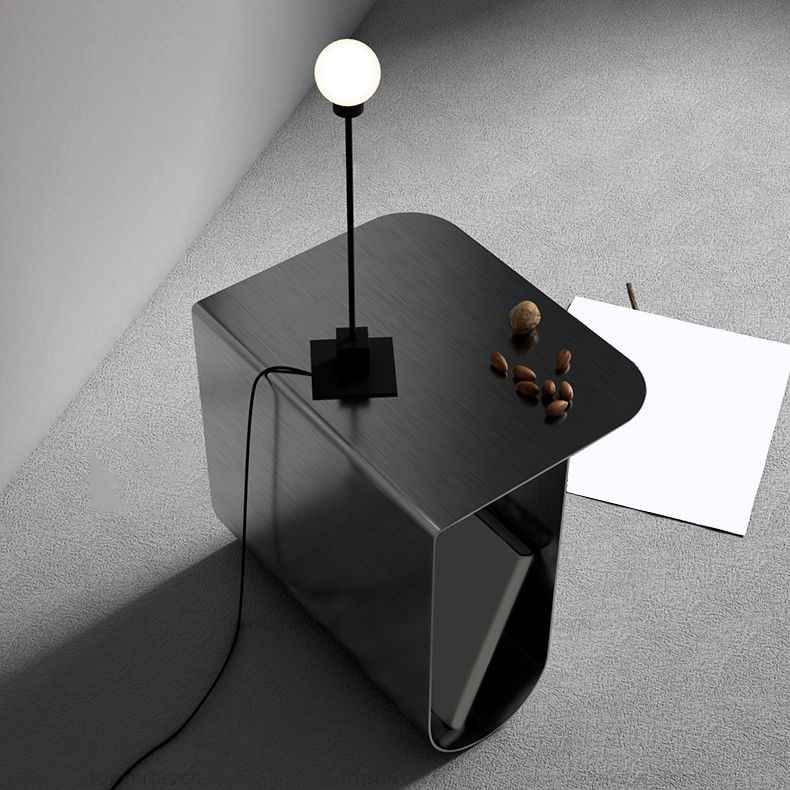 Mesa de metal rectangular de estilo moderno de mediados de siglo con mesa lateral base abstracta