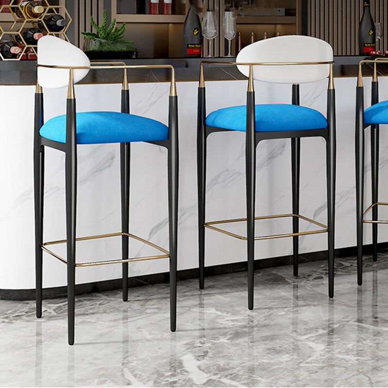 Sgabello da bar rettangolare con bracciolo industriale imbottito con schienale pieno