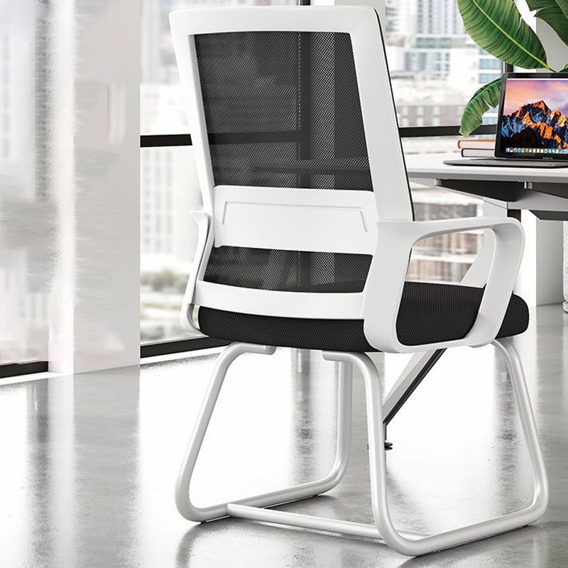 Silla de brazo ergonómico en la mitad de la espalda Armas fijas Silla de oficina en casa sin ruedas