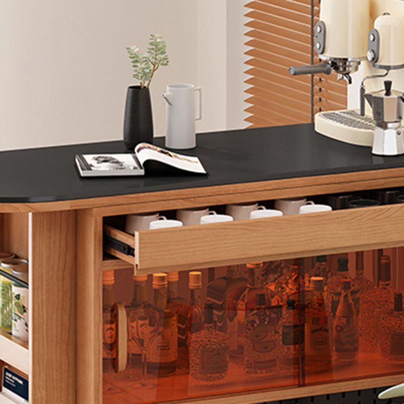 Tavolo da bar in forma top in pietra con base in legno di pino marrone per soggiorno