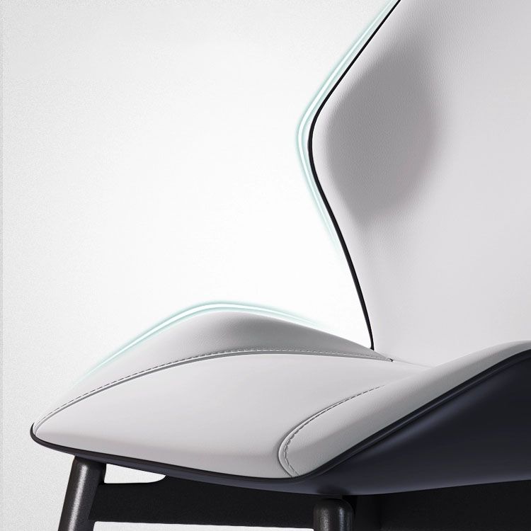 モダンなコーヒーショップウィングバックチェアレザーマット仕上げダイニングチェア