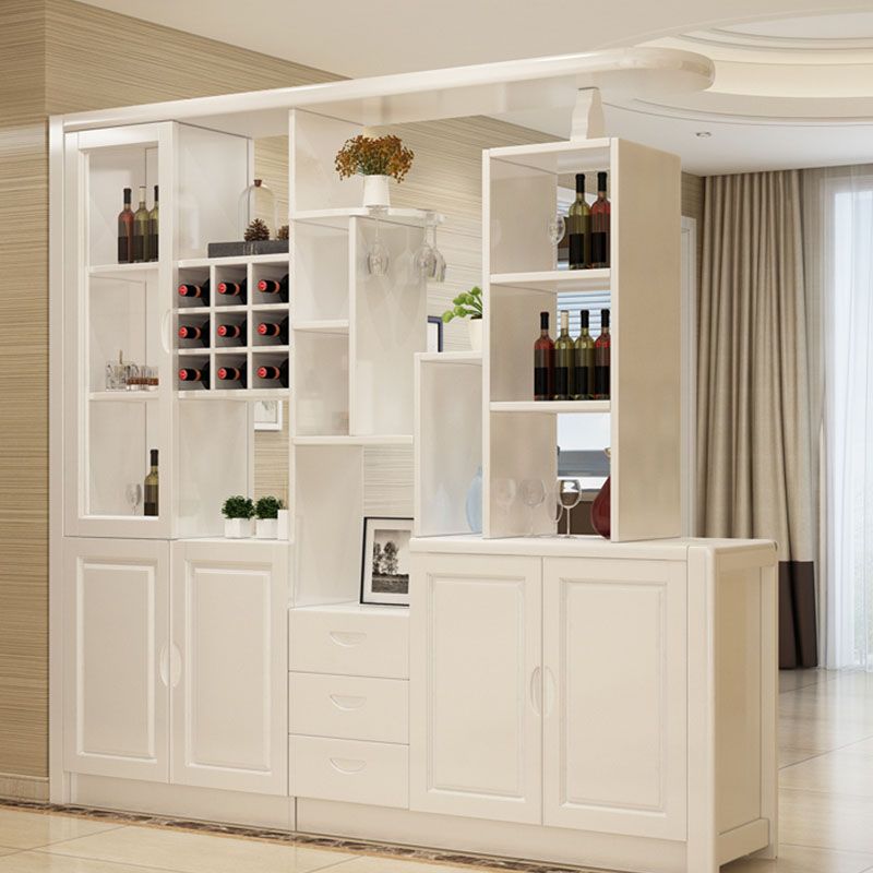 Modern bar met vaste hout trekt een accentkastje met deuren en laden