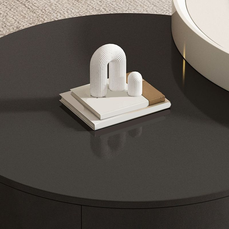 Eigentijdse ronde leisteen nestelende salontafel ingesteld met opslag