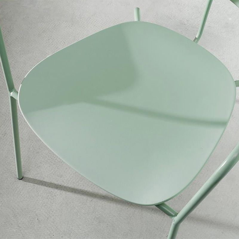 Zeitgenössischer Metall Esszimmerstuhl Arm Open Rücken Essneitenstuhl für Esszimmer