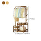 Moderne entreehal boom houten planken kleerhanger hal kapstok