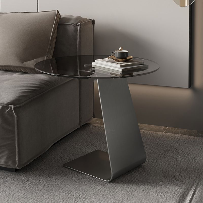 Tavolo di vetro rotondo a forma di forma C di metà secolo.