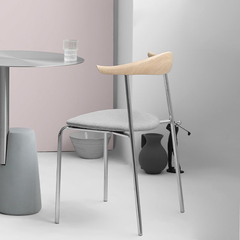 Moderne stijl gestoffeerde armloze stoel lederen eetkamerstoel met metalen basis