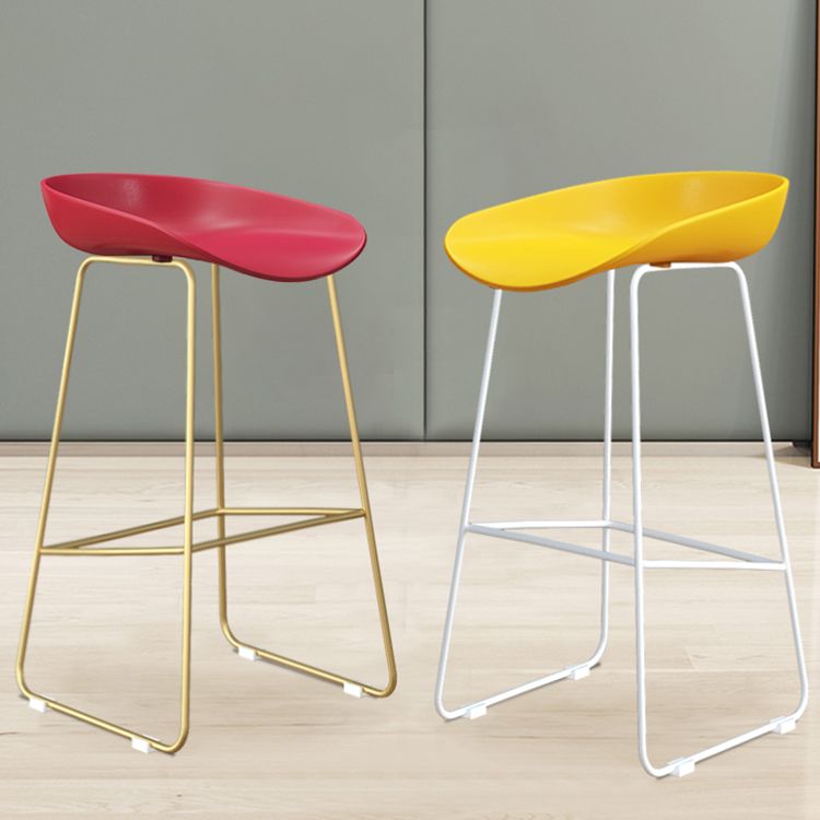 Modern Armless Backrest Counter Stool Iron Cafe Bar Stool with Pedal and Acrylic Seat Clearhalo 'Bar Furniture' 'Bar Stools' 'bar_stools' 'furn' 'furn_bar_stools' 'Furniture' 'furniture_bar_stools' 'Kitchen & Dining Furniture' 1200x1200_9d6e7d5a-fc4c-4c10-9bc2-a217e8b646d1