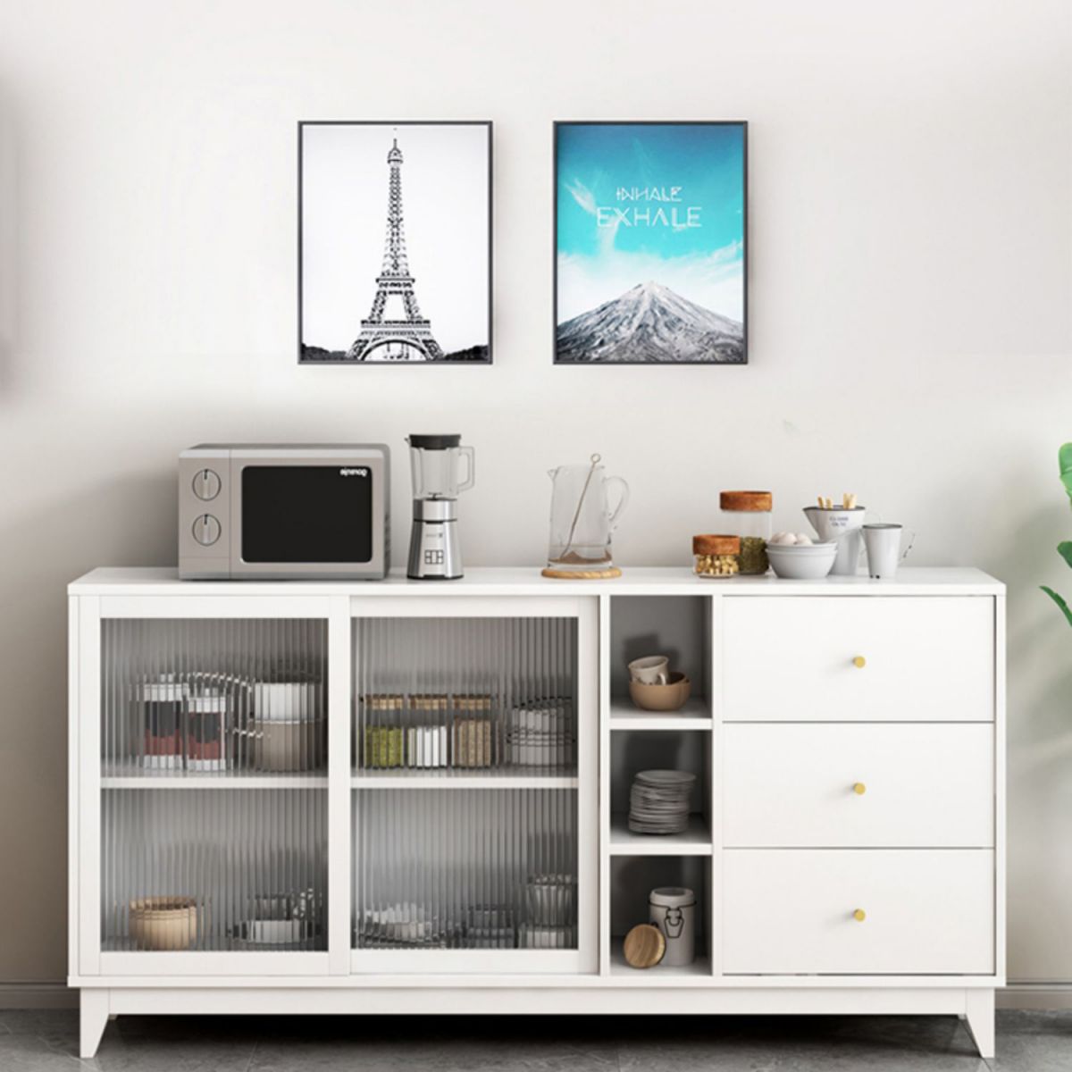 Sideboard in legno ingegnerizzato ingegnerizzato in stile glam con porta di vetro