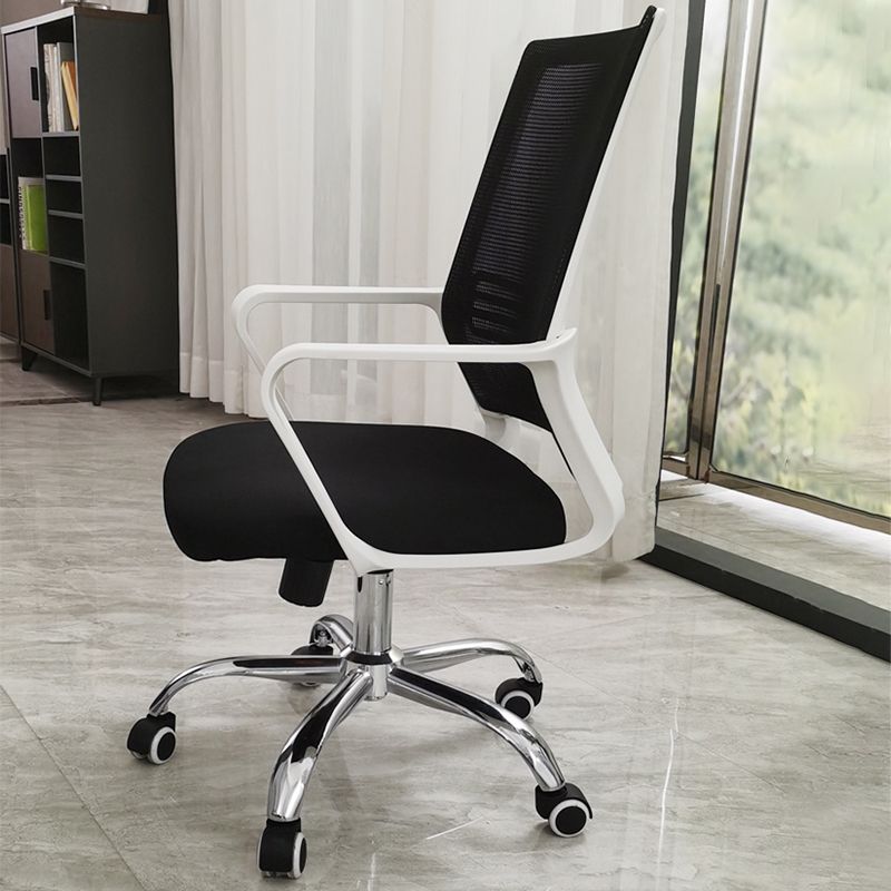 Silla de oficina moderna sin silla ergonómica angustiosa con espalda transpirable