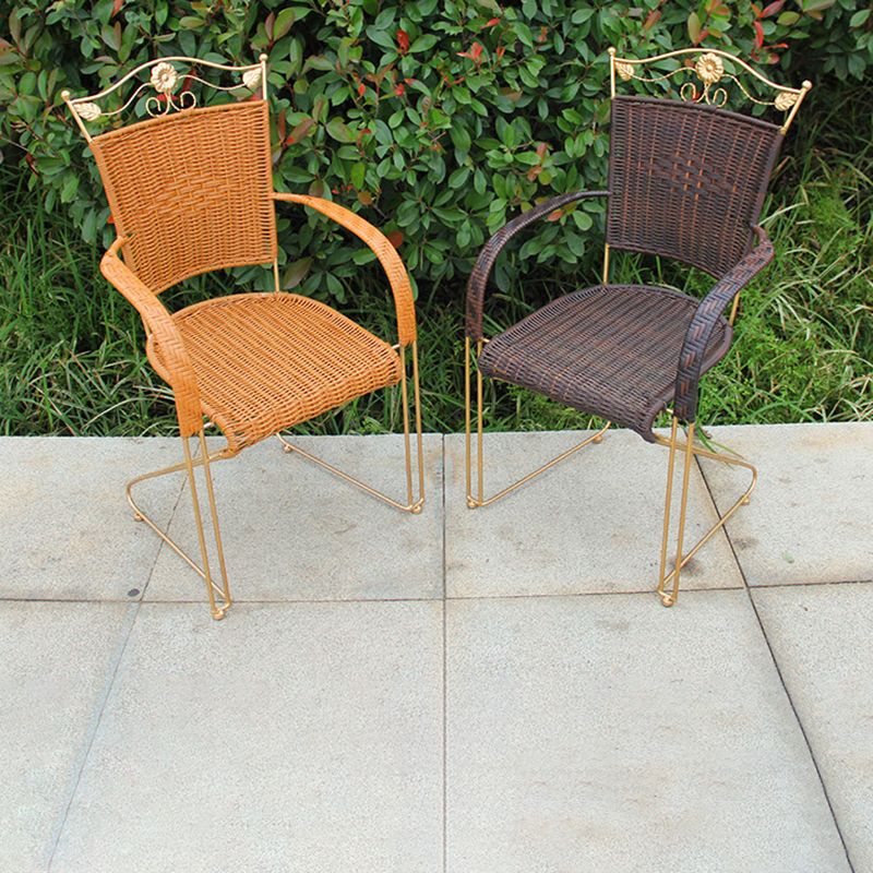 Chaise de bras en métal à dos tissé en bois de style moderne du milieu du siècle